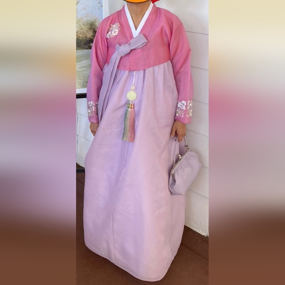 Korean traditional clothing - Hanbok - Picture 1 of 5